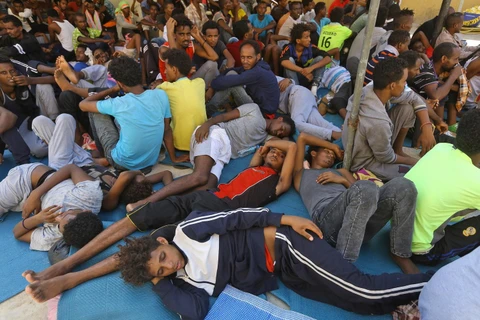 Người di cư tại khu lều tạm Ganzour, Tripoli, Libya ngày 5/9/2018. (Ảnh: AFP/ TTXVN)