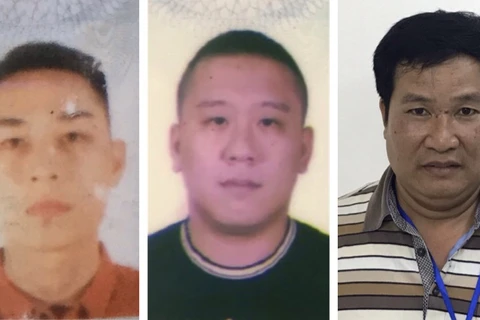 3 bị can bị khởi tố gồm: Mai Tiến Dũng (áo đỏ), Nguyễn Bảo Trung (áo đen) và Phạm Văn Hiệp (áo kẻ ngang). (Nguồn: Bộ Công an)