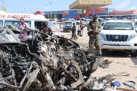 Hiện trường vụ đánh bom tại Mogadishu. (Ảnh: AFP/TTXVN)