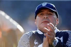 Huyền thoại bóng đá Diego Maradona bất ngờ phải nhập viện