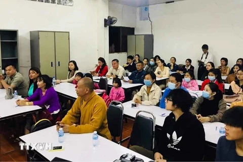 Khai giảng lớp ngoại ngữ miễn phí cho người Việt tại Lào
