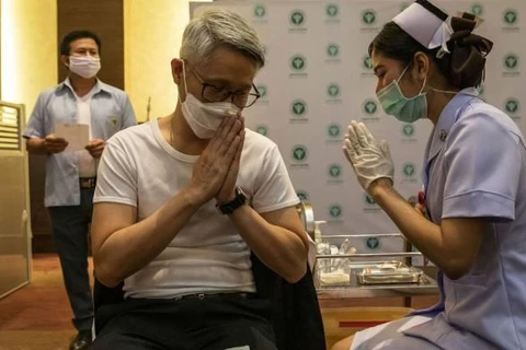 Thái Lan tạm dừng sử dụng vaccine AstraZeneca sau biến chứng ở châu Âu