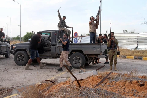 Lực lượng ủng hộ Chính phủ do Liên hợp quốc bảo trợ tại khu vực Qasr bin Ghashir, phía Nam Tripoli, Libya ngày 4/6/2020. (Ảnh: THX/TTXVN)