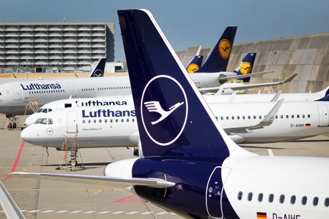 Máy bay của Hãng hàng không Đức Lufthansa tại sân bay ở Frankfurt am Main, miền Tây Đức ngày 25/6/2020. (Ảnh: AFP/TTXVN)