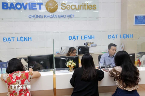 Vì sao thị trường chứng khoán Việt Nam “miễn nhiễm” với dịch COVID-19?