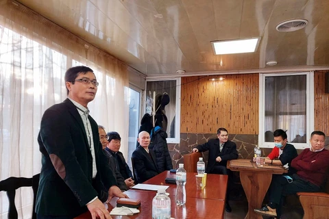 Đại sứ Nguyễn Hồng Thạch gặp gỡ cộng đồng người Việt tại Nam Ukraine
