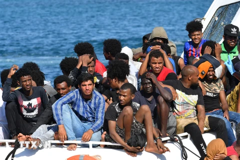 Khoảng 100 người di cư tới châu Âu được giải cứu ngoài khơi Libya
