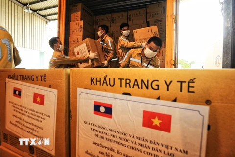 Báo Lào đưa tin đậm nét về hỗ trợ quý báu của Việt Nam trong đại dịch