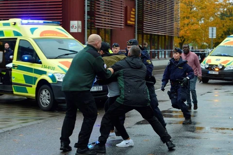 Cảnh sát Thụy Điển bắt giữ một thiếu niên tấn công bằng dao tại trường