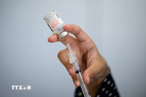 Moderna nghiên cứu vaccine tăng cường đặc hiệu ngừa biến thể Omicron