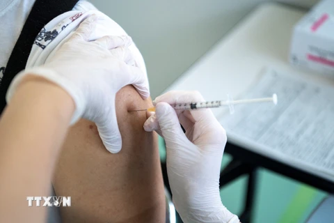 Nhật Bản công bố dữ liệu nghiên cứu về tiêm kết hợp vaccine mũi thứ ba