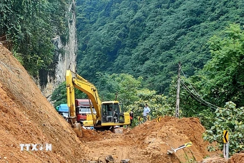 Điện Biên: Khắc phục xong sự cố sạt lở đất trên đèo Tây Trang