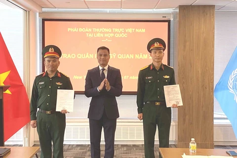 Lễ trao quân hàm đặc biệt cho 2 sỹ quan Việt Nam ở Liên hợp quốc