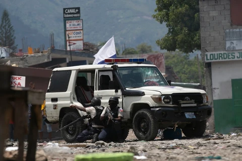 Canada chuyển giao xe bọc thép để Haiti đối phó với băng đảng tội phạm