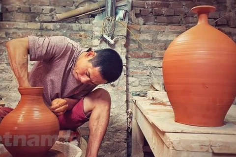 [Video] Chân dung 'nghệ nhân gàn dở' của làng gốm Bát Tràng