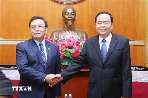 Ông Trần Thanh Mẫn tiếp Chủ tịch Ủy ban Trung ương Mặt trận Lào xây dựng đất nước Saysomphone Phomvihane. (Ảnh: Nguyễn Dân/TTXVN)