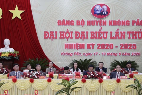Đoàn Chủ tịch điều hành Đại hội Đảng bộ huyện Krông Pắc nhiệm kỳ 2020-2025. (Nguồn: Daklak.gov.vn)