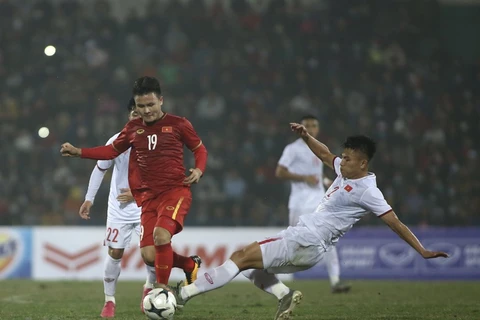 Hình ảnh trận đấu giữa tuyển Việt Nam và U22 Việt Nam trên sân Việt Trì. (Ảnh: Hiển Nguyễn/Vietnam+)