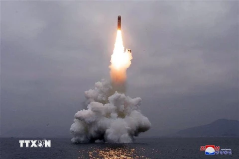 Một vụ phóng tên lửa của Triều Tiên. (Ảnh: AFP/TTXVN)