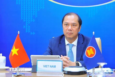Thứ trưởng Bộ Ngoại giao Nguyễn Quốc Dũng dự Tham vấn Quan chức cấp cao ASEAN - Trung Quốc lần thứ 27. (Ảnh: Minh Đức/TTXVN)