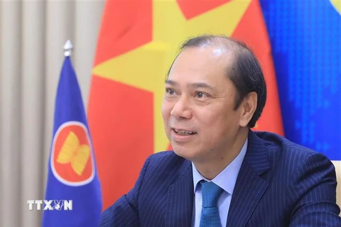 Thứ trưởng Bộ Ngoại giao Nguyễn Quốc Dũng, Trưởng SOM ASEAN Việt Nam đồng chủ trì Diễn đàn. (Ảnh: Lâm Khánh/TTXVN)