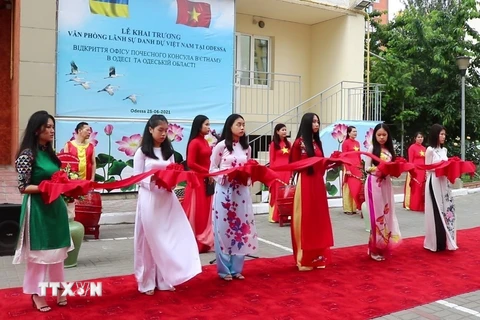 Lễ khai trương Văn phòng lãnh sự danh dự Việt Nam tại Odessa. (Ảnh: TTXVN phát)