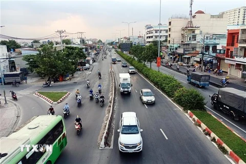 Quốc lộ 22 là một trong những lộ trình được Tổng cục Đường bộ Việt Nam hướng dẫn lưu thông trong thời gian Thành phố Hồ Chí Minh thực hiện Chỉ thị 16. (Ảnh: Tiến Lực/TTXVN)