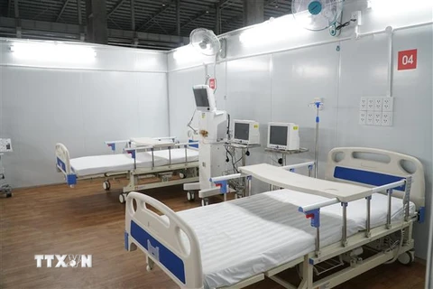 Giường bệnh, trang thiết bị y tế tại một trung tâm hồi sức. (Ảnh: Thu Hương/TTXVN)