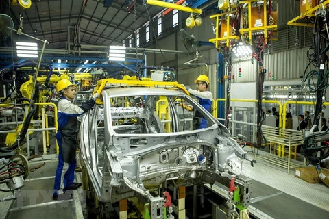 Hoạt động sản xuất tại nhà máy ôtô Hyundai Thành Công. (Ảnh: Hoàng Hùng/TTXVN)