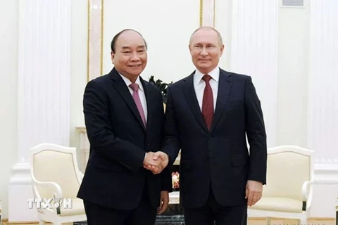 Chủ tịch nước Nguyễn Xuân Phúc hội đàm với Tổng thống Vladimir Putin trong chuyến thăm chính thức Liên bang Nga (30/11/2021). (Ảnh: TTXVN)