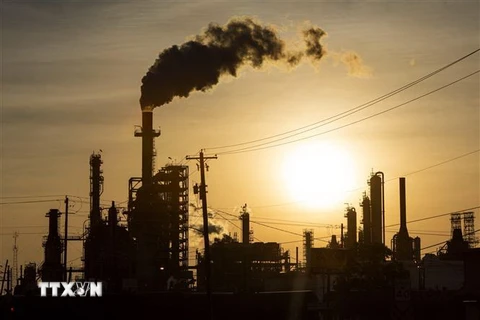 Một cơ sở lọc dầu ở Houston, bang Texas, Mỹ. (Ảnh: AFP/TTXVN)