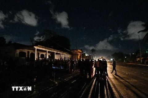 Cảnh mất điện tại La Habana, Cuba. (Ảnh: AFP/TTXVN)