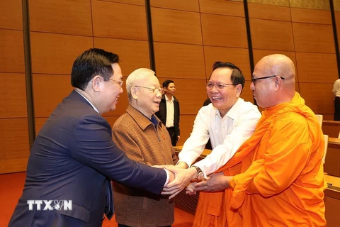 Tổng Bí thư Nguyễn Phú Trọng với các đại biểu dự kỳ họp. (Ảnh: Trí Dũng/TTXVN)