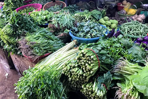 Ghi nhận tại các chợ Hà Nội, giá rau xanh tăng mạnh, đặc biệt là các loại rau cải tăng gấp đôi. (Ảnh: Việt Anh/Vietnam+)