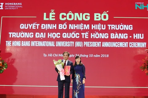 lãnh đạo UBND TPHCM đã trao quyết định bổ nhiệm NGND.PGS.TS Hồ Thanh Phong giữ chức vụ Hiệu trưởng Trường Đại học Quốc tế Hồng Bàng (HIU).