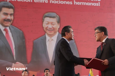 Chính phủ Venezuela và Trung Quốc ký 38 văn kiện hợp tác