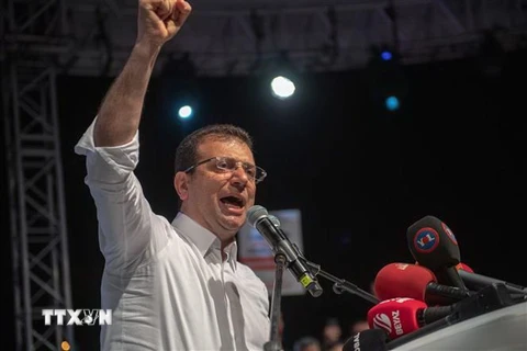 Ông Ekrem Imamoglu, người giành chiến thắng trong cuộc bầu cử Thị trưởng Istanbul hồi tháng 3, phát biểu trước những người ủng hộ tại Istanbul, ngày 6/5/2019. (Ảnh: AFP/TTXVN)