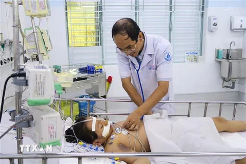 Bệnh nhi hồi phục sau 7 ngày áp dụng kỹ thuật ECMO tại Bệnh viện Nhi đồng 1 Thành phố Hồ Chí Minh. (Ảnh: Đinh Hằng/TTXVN)
