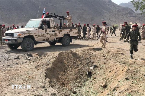 Lực lượng an ninh được triển khai tại hiện trường vụ tấn công ở Aden, Yemen, ngày 1/8/2019. (Ảnh: AFP/TTXVN)