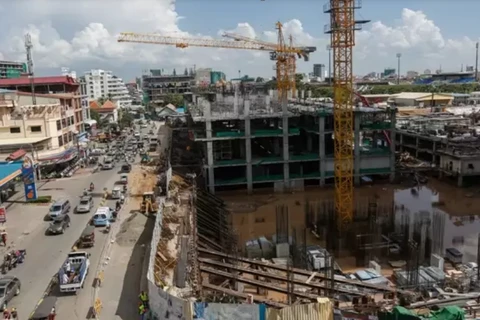 Dịch COVID-19: Campuchia hoãn dự án xây dựng dùng vốn nhà nước 