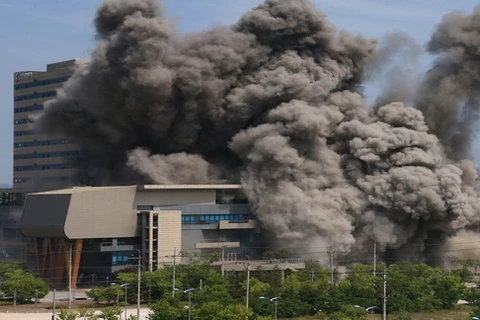 Vụ nổ của Triều Tiên phá hủy văn phòng liên lạc liên Triều ngày 16/6/2020. (Ảnh: Yonhap/TTXVN)