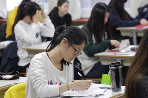Sinh viên Hàn Quốc nhiễm SARS-CoV-2 tăng cao trước năm học mới