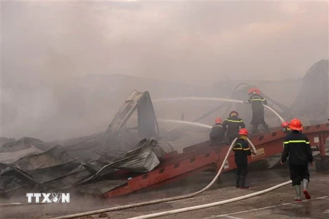 Hà Nội: Cháy khu xưởng kết hợp nhà ở tại cụm công nghiệp Bình Phú