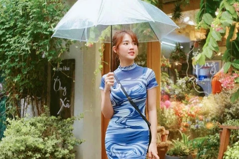 Street style giao mùa ngập sắc xanh của dàn mỹ nhân Việt
