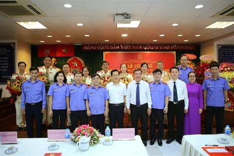 Đại diện lãnh đạo Viện kiểm sát nhân dân tối cao, Ban nội chính Thành ủy Thành phố Hồ Chí Minh, UBND thành phố Thủ Đức tham dự buổi lễ. (Ảnh: Thành Chung/TTXVN)