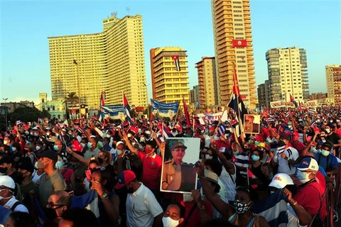 Hàng vạn người dân Cuba míttinh quyết tâm bảo vệ thành quả cách mạng