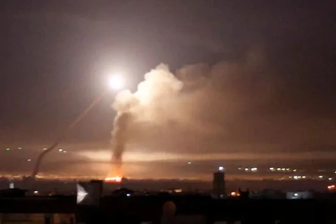 Israel không kích sân bay quân sự của Syria, 6 người bị thương