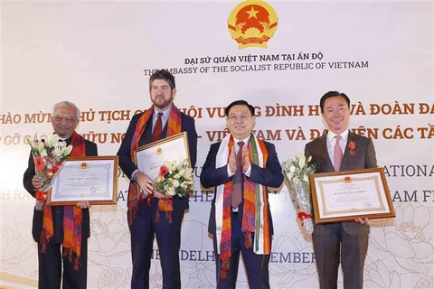 Chủ tịch Quốc hội gặp gỡ lãnh đạo các Hội hữu nghị Ấn Độ-Việt Nam