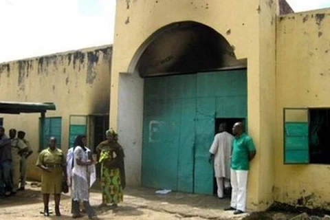 Nigeria: Tấn công vào nhà tù ở thủ đô, ít nhất 300 tù nhân chạy trốn