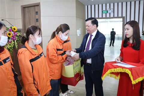 Ủy viên Bộ Chính trị Đinh Tiến Dũng thăm, tặng quà Tết tại Ninh Bình